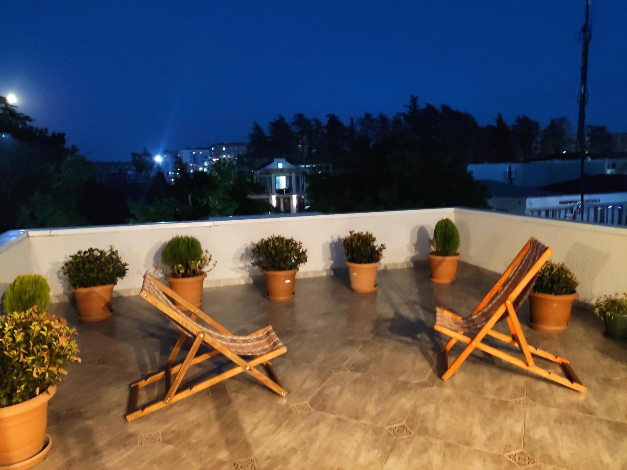 זוגדידי White Hotel Guesthouse מראה חיצוני תמונה