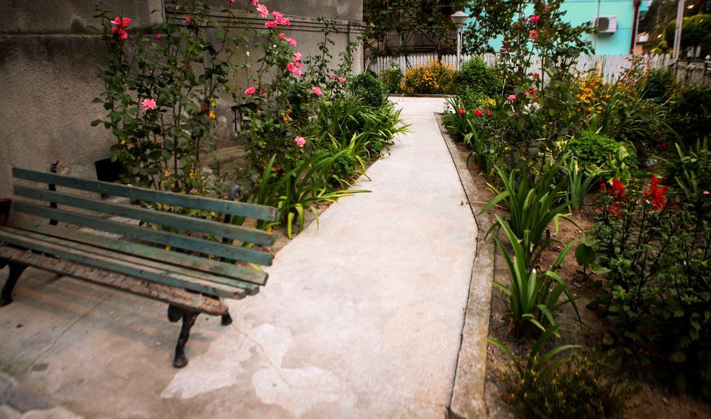 זוגדידי White Hotel Guesthouse מראה חיצוני תמונה