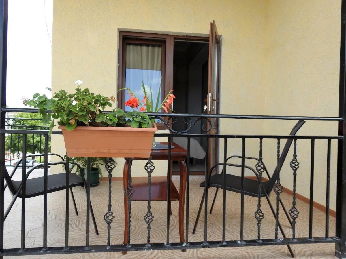 זוגדידי White Hotel Guesthouse מראה חיצוני תמונה