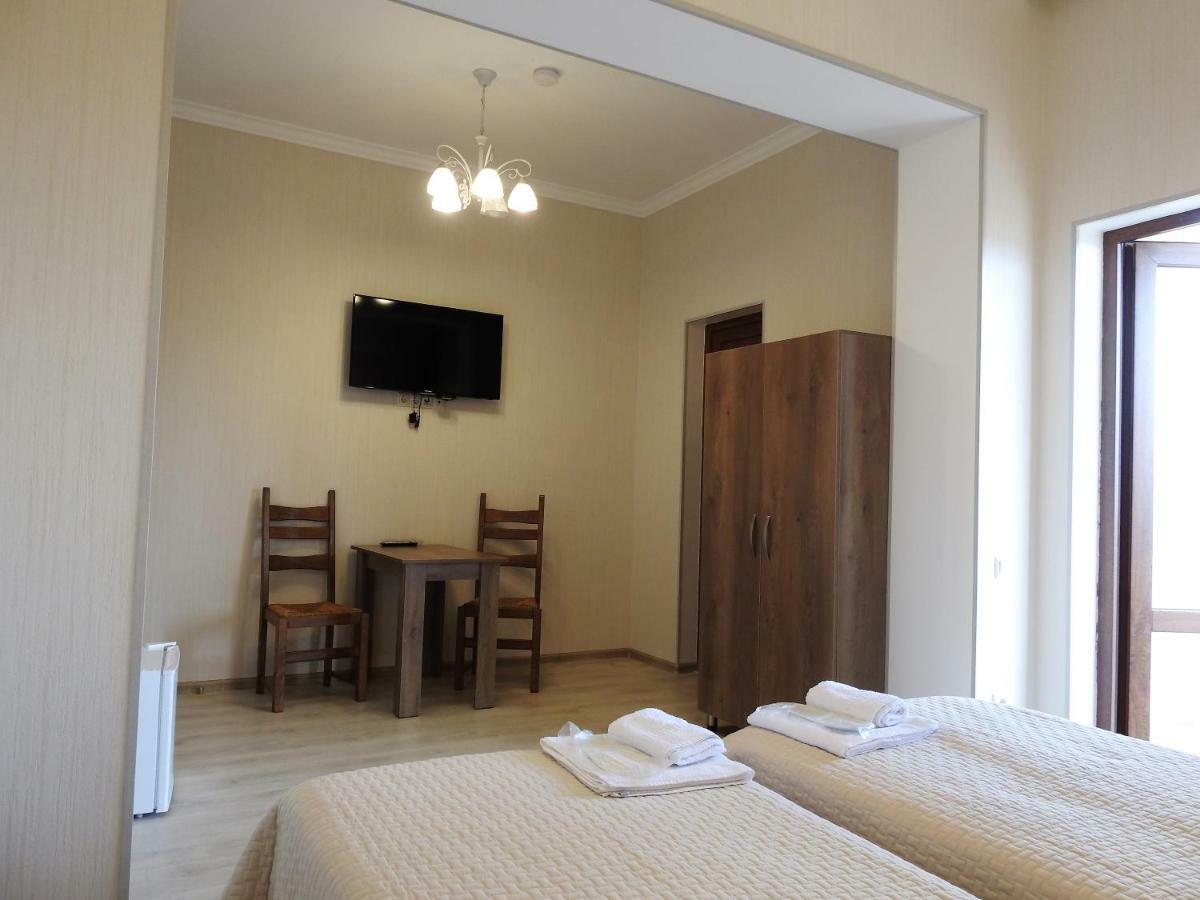 זוגדידי White Hotel Guesthouse מראה חיצוני תמונה