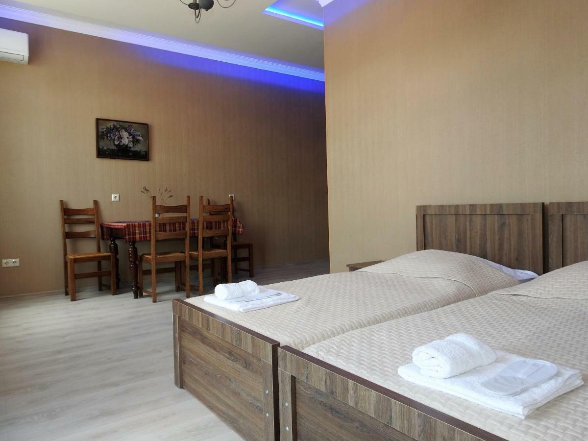 זוגדידי White Hotel Guesthouse מראה חיצוני תמונה